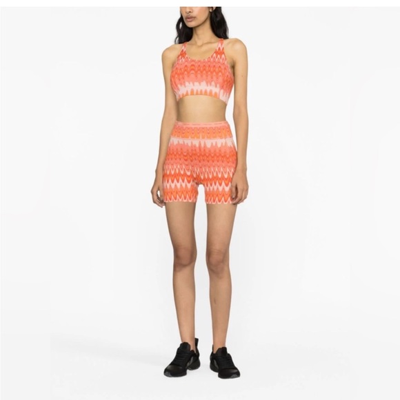 Outdoor voices tech sweat 5” shorts - Picture 2 of 7